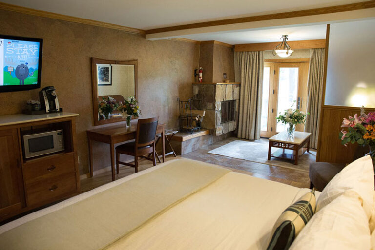 Golde Arrow Resort Marcy Room 768x513