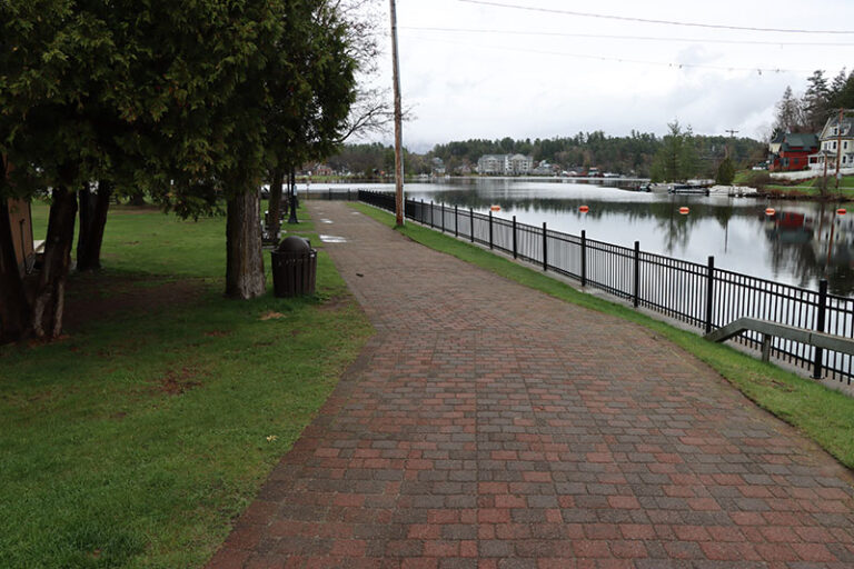 Riverside Park 2 768x512