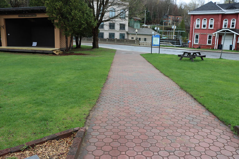 Riverside Park 8 768x512